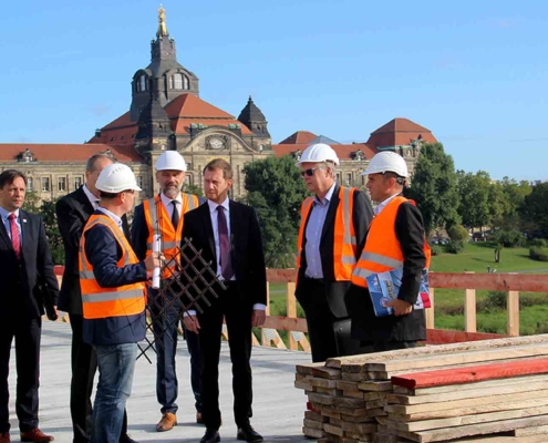 Ministerpräsident Michael Kretschmer besucht Hentschke Bau auf der Carolabrücke - mit Blick auf die Staatskanzlei